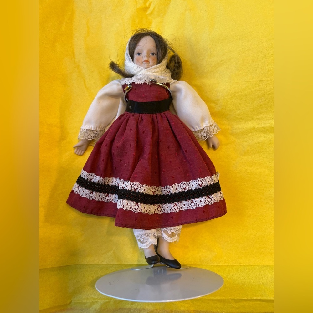 Gorham Around the World Dolls Israel 10"‎ Lovely Miriam Porcelain W/stand